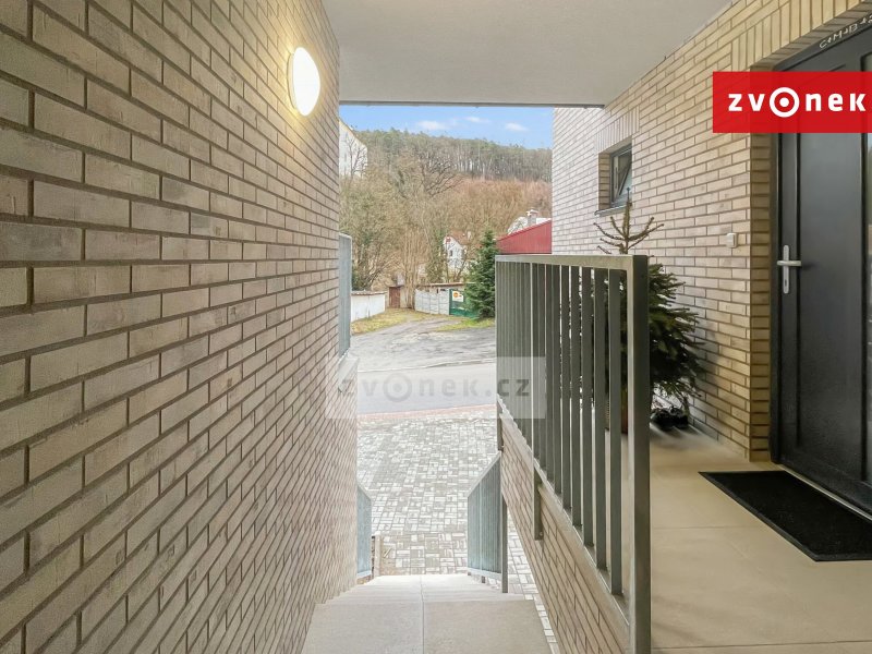 Prodej 1+kk Malenovice- pod hradem, s balkonem 12,6m², v novostavbě řadového domu