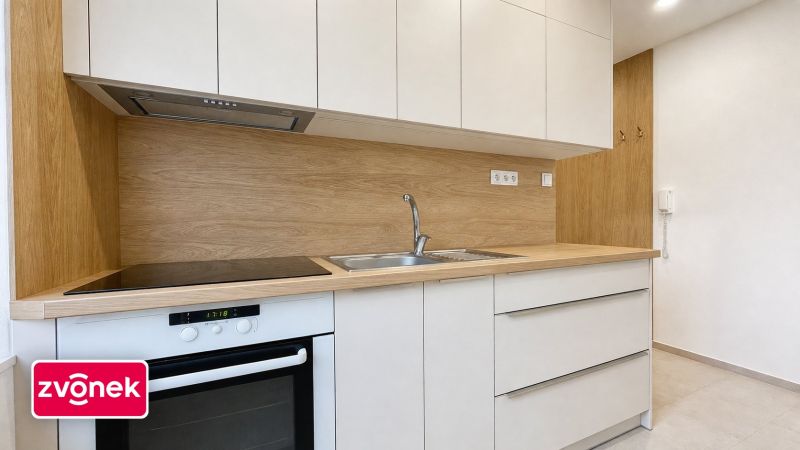 Pronájem moderně zrekonstruovaného bytu 2+1 se dvěma lodžiemi – Zlín, ulice Družstevní