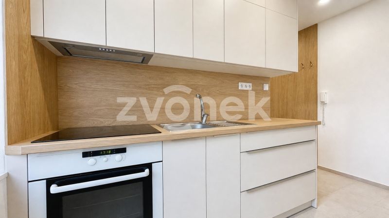 Pronájem moderně zrekonstruovaného bytu 2+1 se dvěma lodžiemi – Zlín, ulice Družstevní