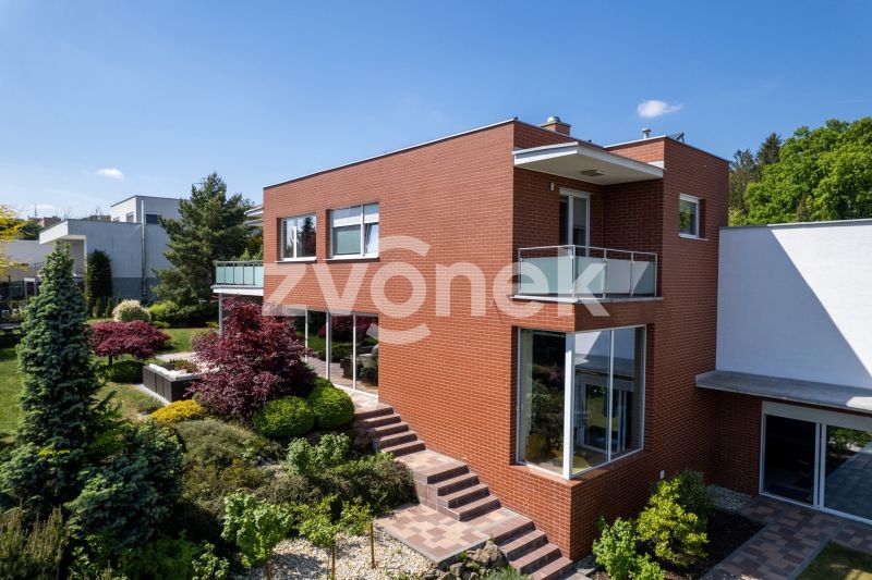 Velkorysá rodinná vila 7+1, 479 m², pozemek 1 503 m² – Zlín, Nivy IV
