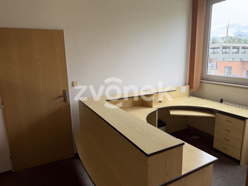 Pronájem kanceláře 151 m², Otrokovice