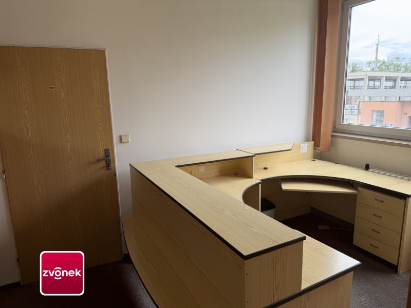 Pronájem až 8 kanceláří 151 m², možnost pronajmout i samostatně 1 kancelář - Otrokovice