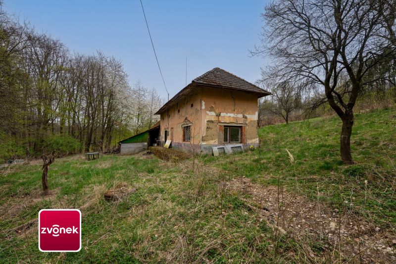 Výjimečný pozemek s domem na samotě u lesa, Březnice u Zlína