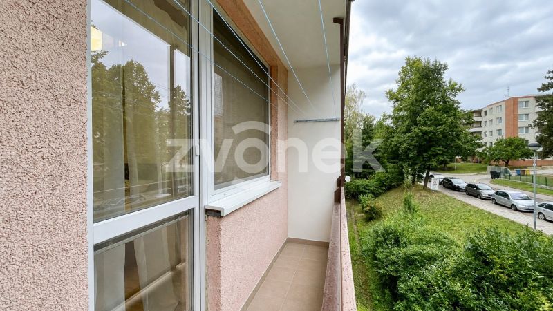 Pronájem moderně zrekonstruovaného bytu 2+1 se dvěma lodžiemi – Zlín, ulice Družstevní