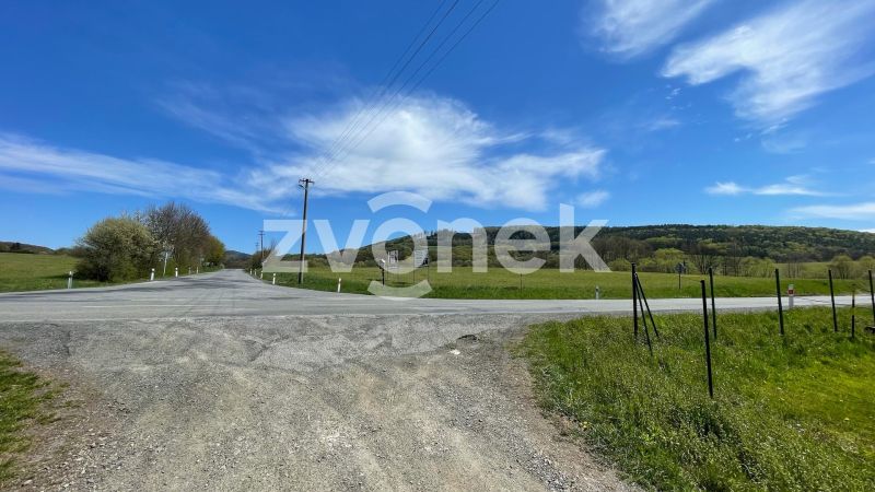 Rovinatý a slunný pozemek pro rodinné bydlení, 600 m², Březůvky