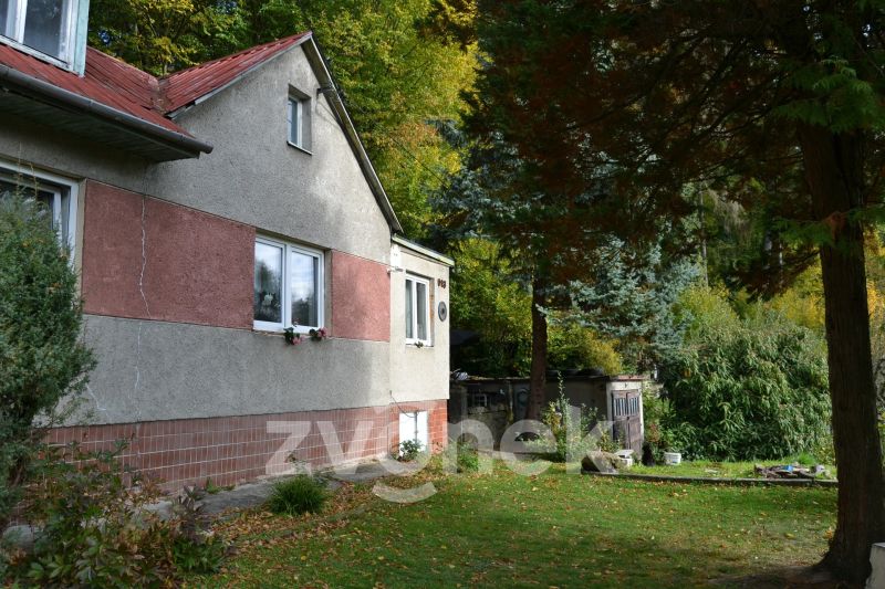 Malý domek s garáží a pozemkem v Mikulůvce