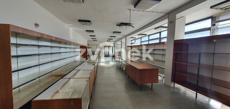 Pronájem obchodního prostoru 320 m², Polešovice