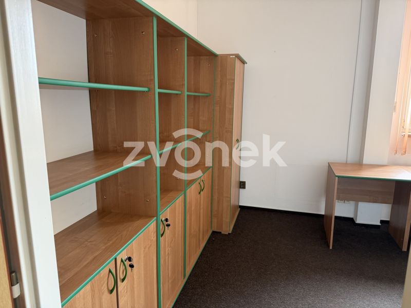 Pronájem kanceláře 151 m², Otrokovice