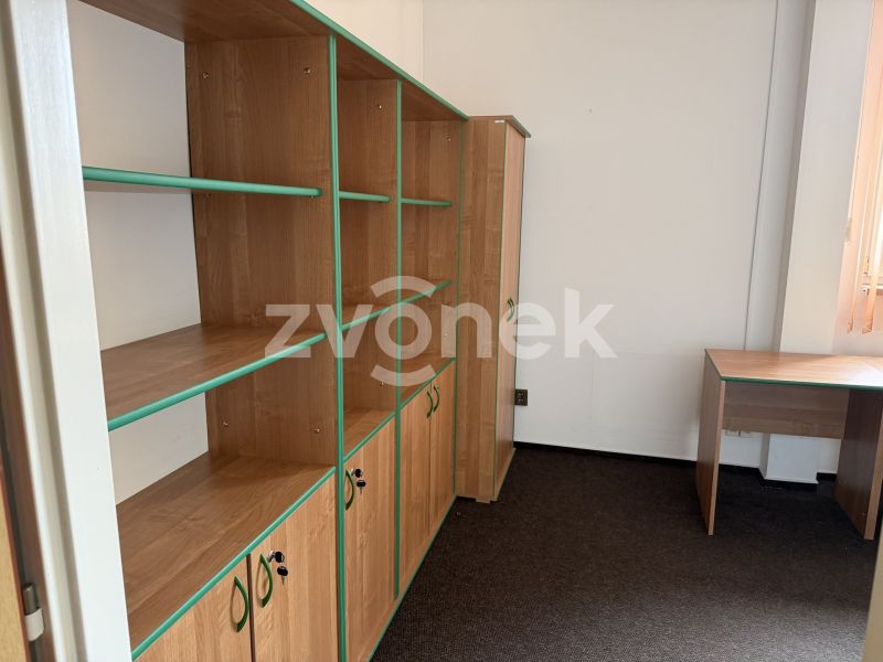 Pronájem až 8 kanceláří 151 m², možnost pronajmout i samostatně 1 kancelář - Otrokovice