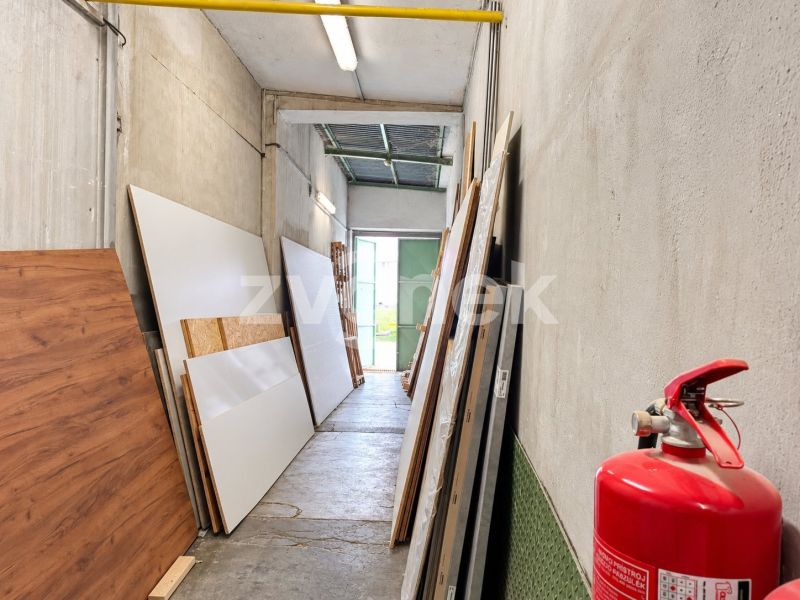 Pronájem výrobních a skladovacích prostor 160 m² – Baťův areál, 77. budova, Zlín