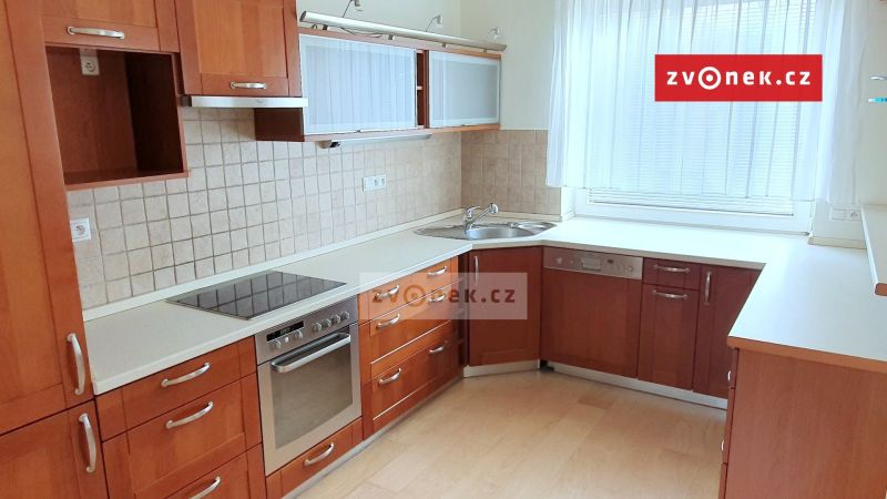 Pronájem rodinného domu 270 m², Zlín