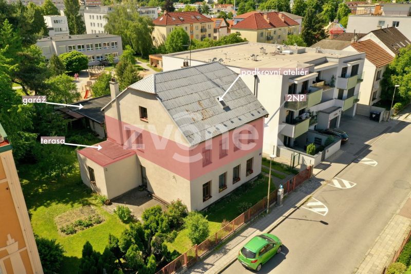 Unikátní byt 4+1 se zahradou, garáží a ateliérem v srdci Zlína – ul. Lešetín