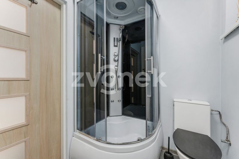 Zrekonstruovaný půldomek s parkováním pro 2 auta