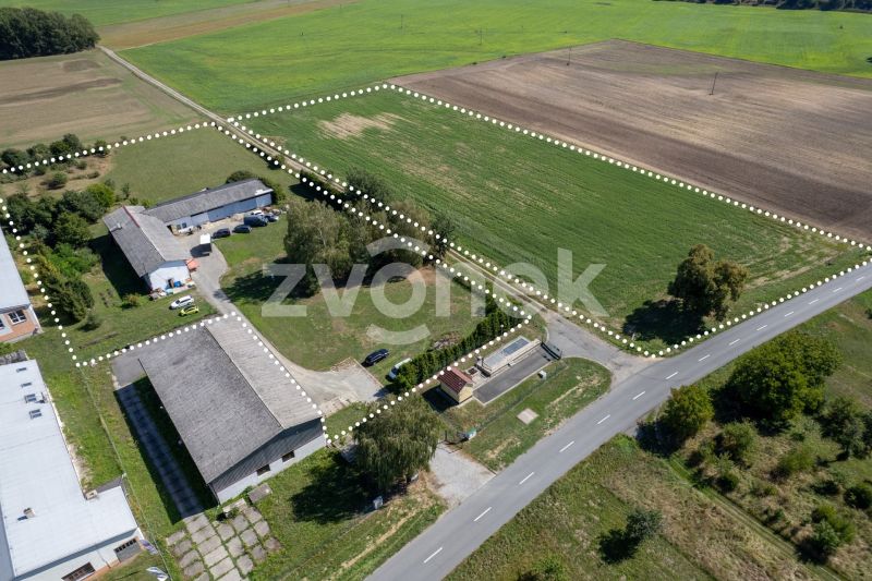 Prodej areálu s pozemkem 24 000 m², kancelářskou budovou a skladovou halou – Plešovec