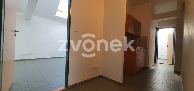 Pronájem kanceláře 103 m², Otrokovice