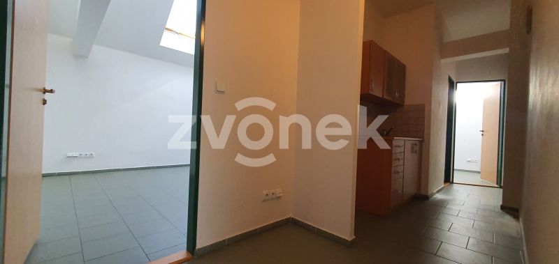 Pronájem kanceláře 103 m², Otrokovice