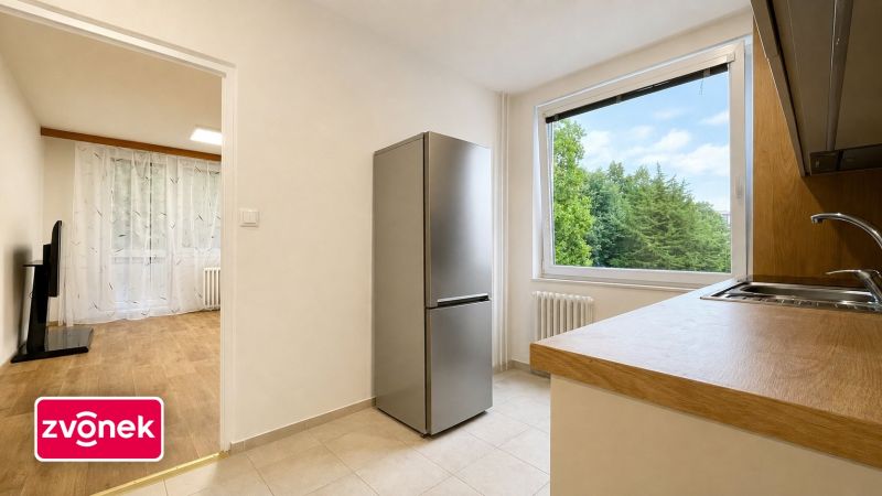 Pronájem moderně zrekonstruovaného bytu 2+1 se dvěma lodžiemi – Zlín, ulice Družstevní