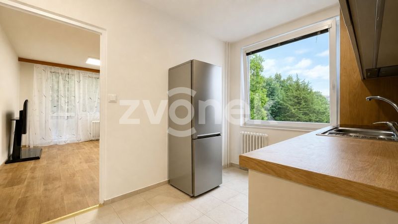 Pronájem moderně zrekonstruovaného bytu 2+1 se dvěma lodžiemi – Zlín, ulice Družstevní