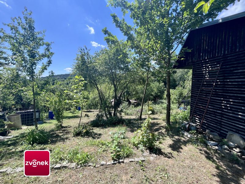 Prodej zahrady 351 m² s dřevěnou chatkou, Napajedla