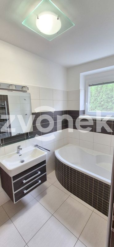 2+1 Zlín - Kostelec, parkovací stání, velká zahrada, pergola