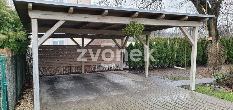 2+1 Zlín - Kostelec, parkovací stání, velká zahrada, pergola