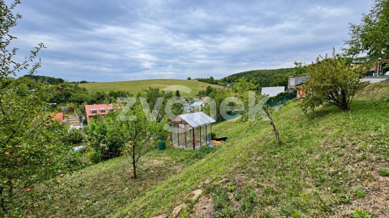 Domek k dokončení s možností rozšíření, pozemkem přes 1 000 m² a nádherným výhledem – Jaroslavice u Zlína