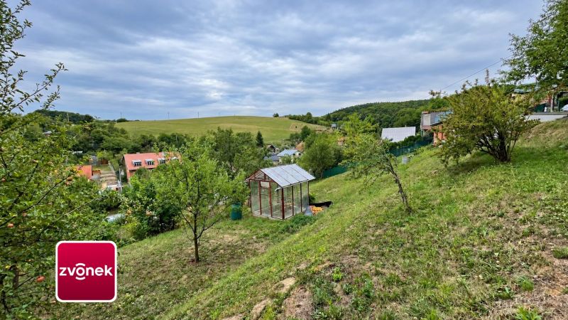 Domek k dokončení s možností rozšíření, pozemkem přes 1 000 m² a nádherným výhledem – Jaroslavice u Zlína