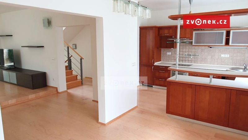 Pronájem rodinného domu 270 m², Zlín