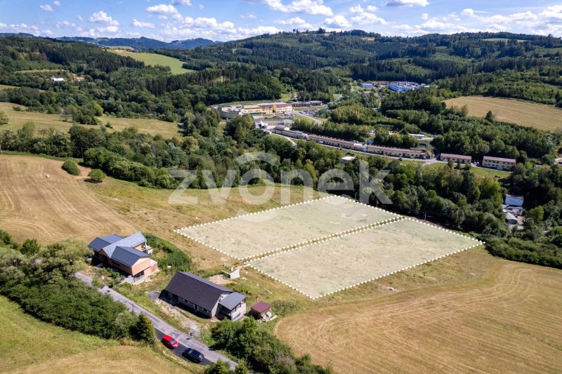 Prodej stavebního pozemku v Jablůnce 1051 m2, s projektem roubené stavby