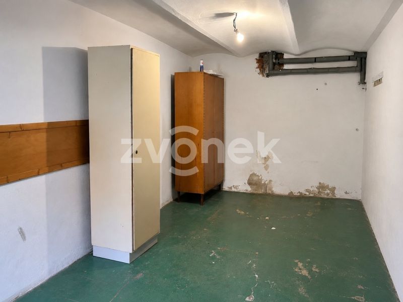 Prodej prostorného rodinného domu s garáží, terasou a zahradou - Ostrožská Nová Ves, ul. Nová