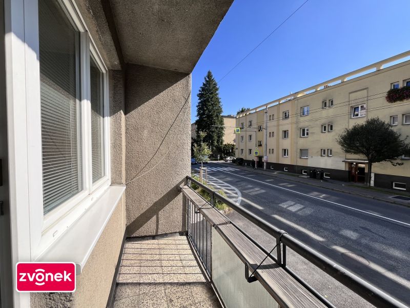 Pronájem vybaveného bytu 2+1 s balkonem – Zlín, ulice Sokolská