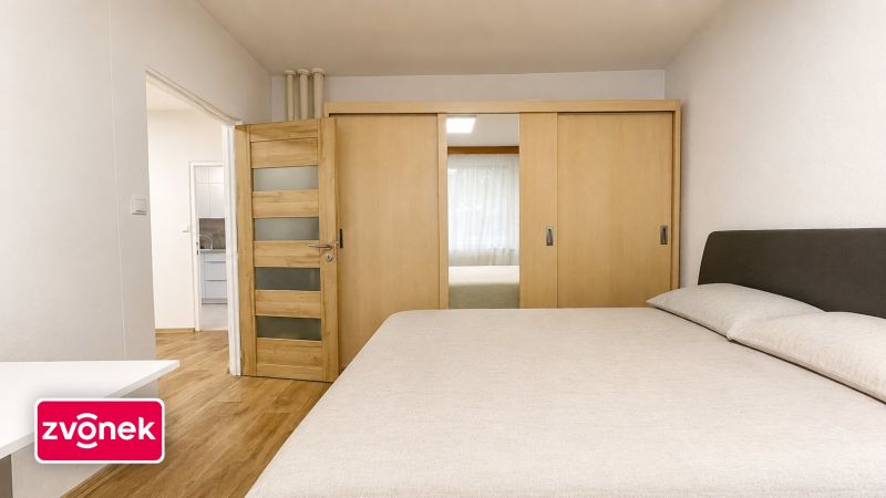Pronájem moderně zrekonstruovaného bytu 2+1 se dvěma lodžiemi – Zlín, ulice Družstevní