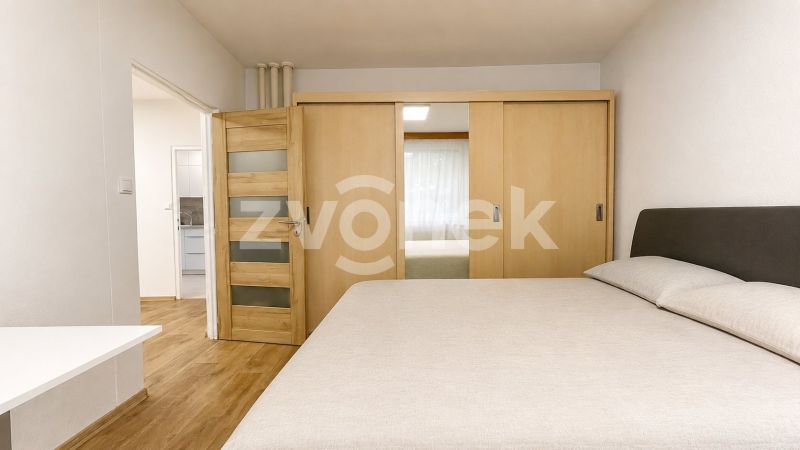 Pronájem moderně zrekonstruovaného bytu 2+1 se dvěma lodžiemi – Zlín, ulice Družstevní