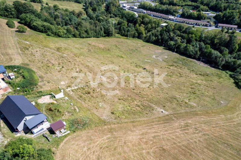 Prodej stavebního pozemku v Jablůnce 1051 m2, s projektem roubené stavby