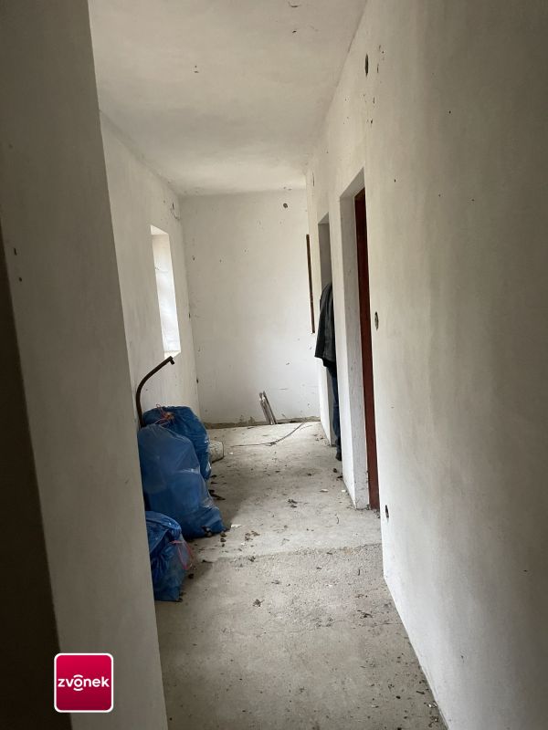Dvoupodlažní rekreační chata na polosamotě s rozsáhlými pozemky 2,5 ha v Halenkovicích