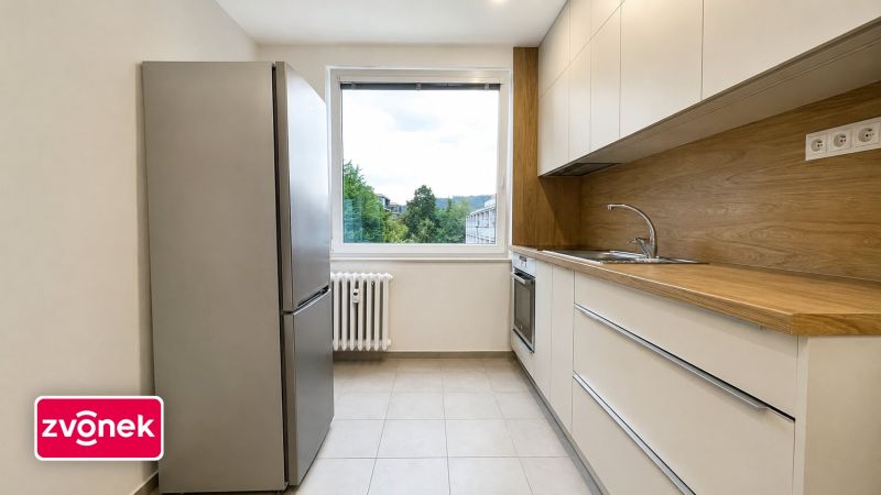 Pronájem moderně zrekonstruovaného bytu 2+1 se dvěma lodžiemi – Zlín, ulice Družstevní