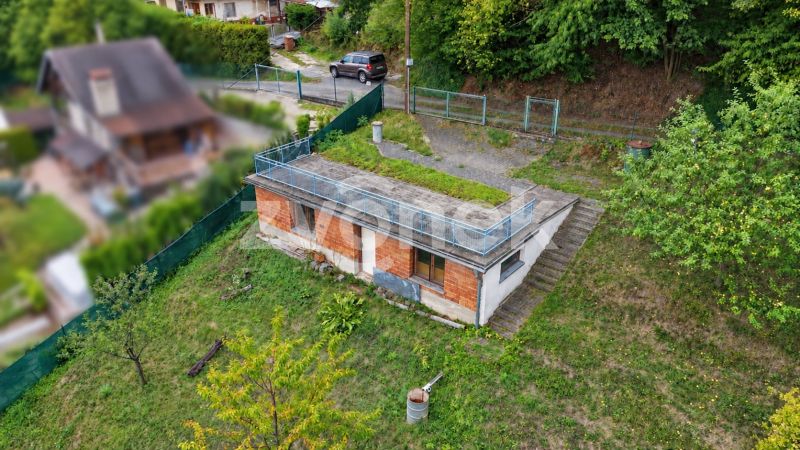 Domek k dokončení s možností rozšíření, pozemkem přes 1 000 m² a nádherným výhledem – Jaroslavice u Zlína