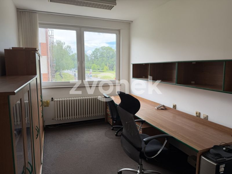 Pronájem kanceláře 151 m², Otrokovice