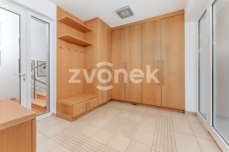 Velkorysá rodinná vila 7+1, 479 m², pozemek 1 503 m² – Zlín, Nivy IV