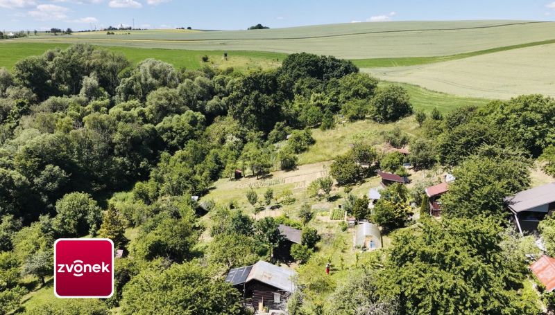 Prodej zahrady 351 m² s dřevěnou chatkou, Napajedla