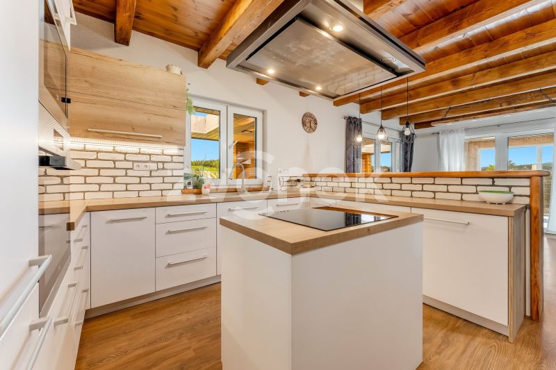 Prodej rodinného domu 4+kk, 191 m², Zádveřice-Raková