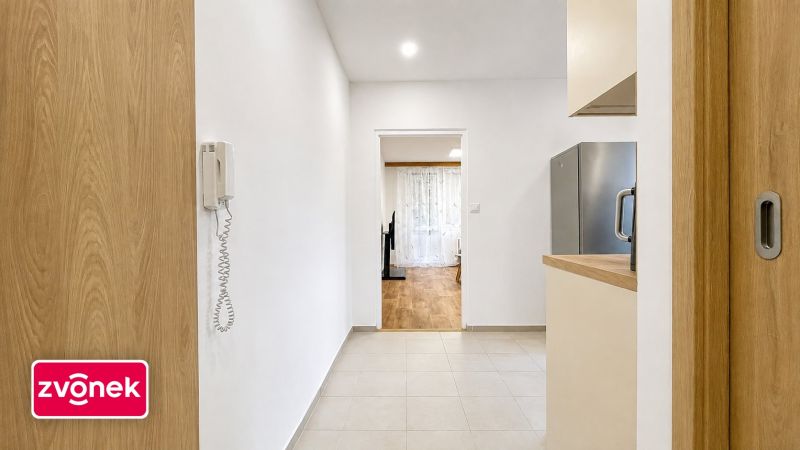 Pronájem moderně zrekonstruovaného bytu 2+1 se dvěma lodžiemi – Zlín, ulice Družstevní