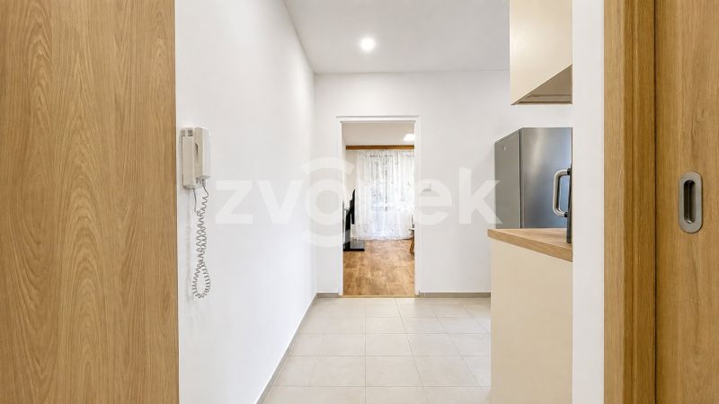 Pronájem moderně zrekonstruovaného bytu 2+1 se dvěma lodžiemi – Zlín, ulice Družstevní