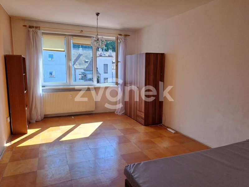 Pronájem světlého bytu 1+1 s balkonem, Zlín - ul. Hluboká