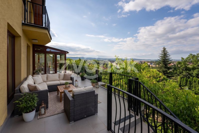 Nadstandardní vila Hranice, 7+1, 540m2 užitná plocha