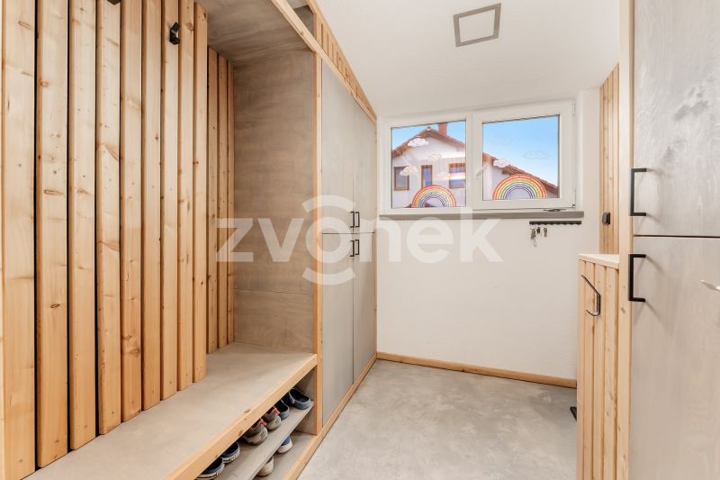 Prodej rodinného domu 4+kk, 191 m², Zádveřice-Raková