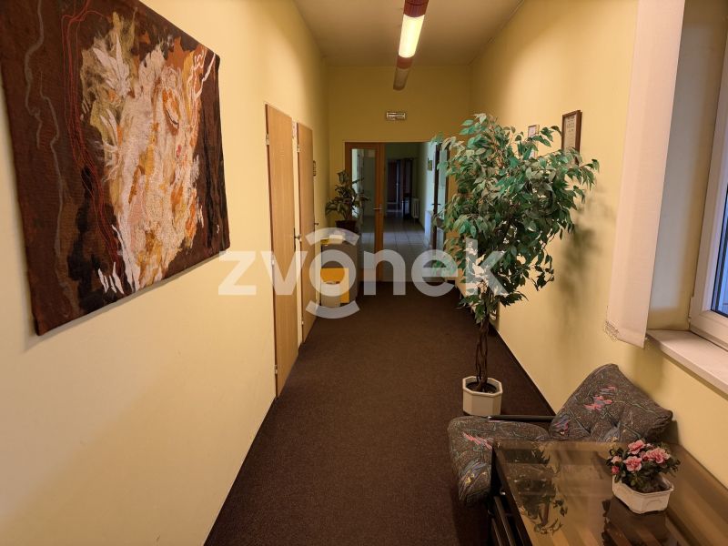 Pronájem kanceláře 151 m², Otrokovice