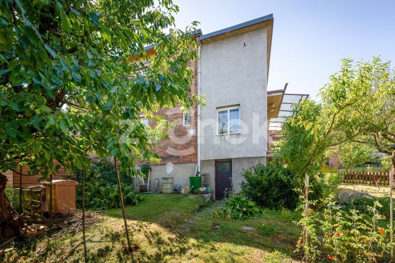 Půldomek 5+1 Zlín - ul. Lesní - s přístavbou a zahradou