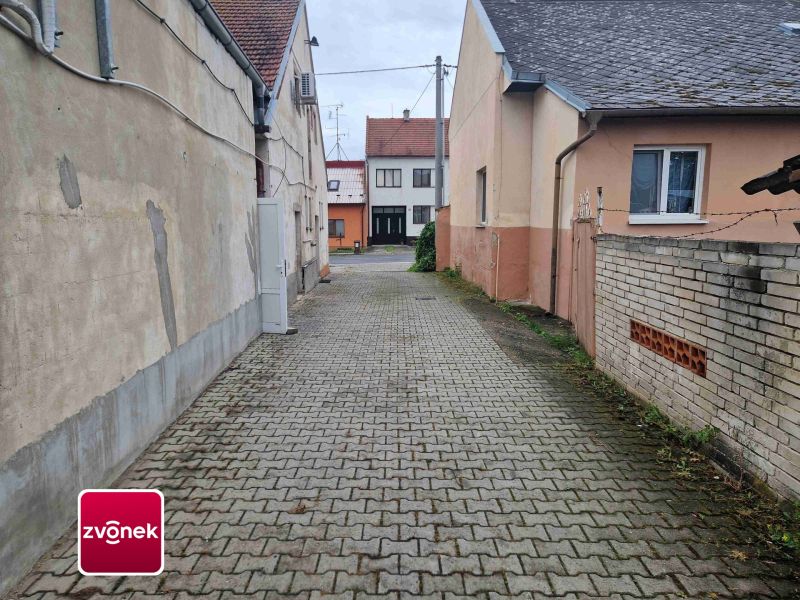 Pronájem komerčního objektu v Míkovicích.