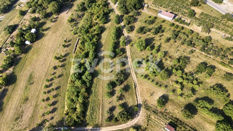 Prodej stavebního pozemku 2 143 m², Zlechov